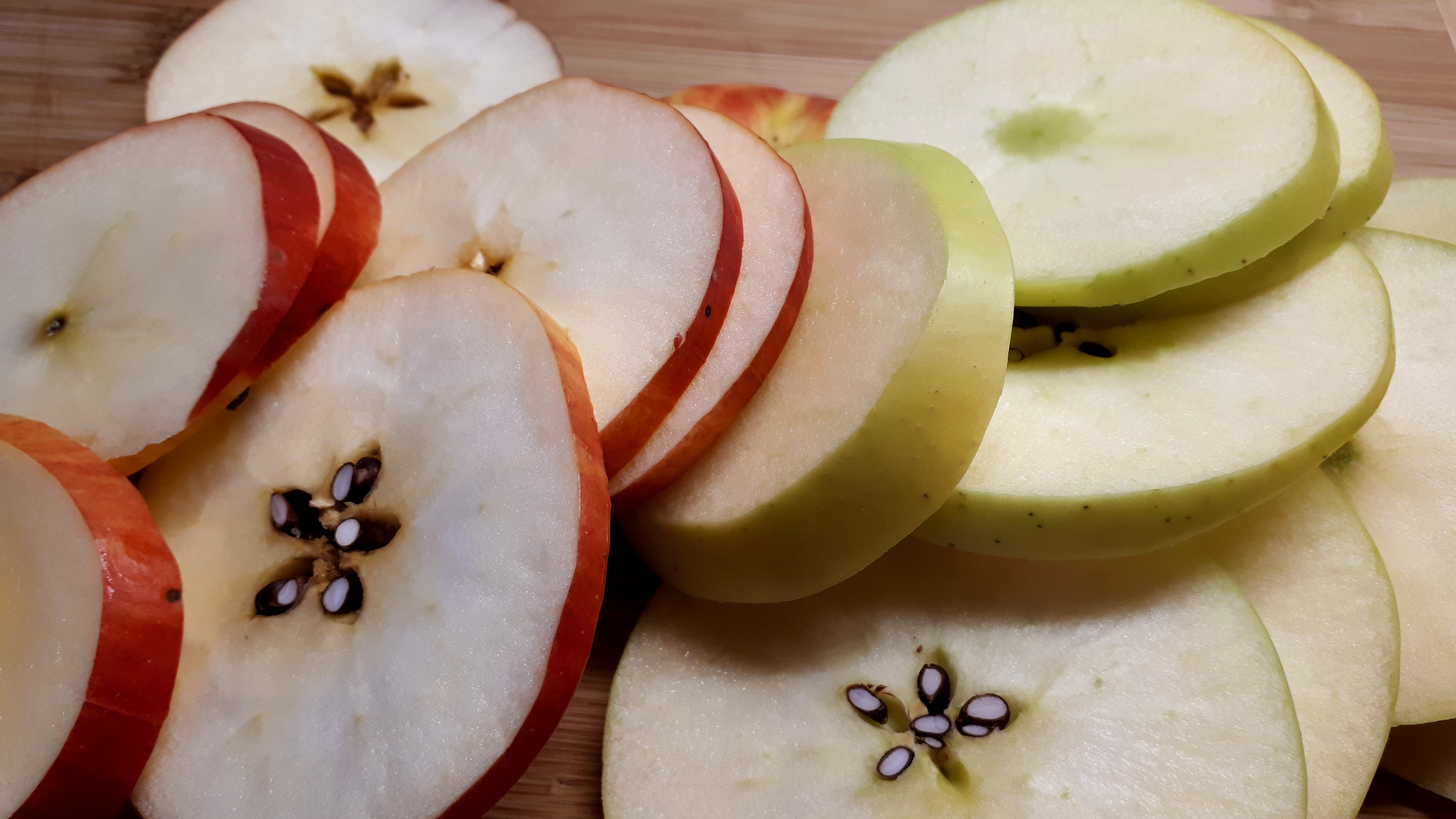 Bundás alma készítése diétásan, Dia Wellness szénhidrátcsökkentett lisztből, kókuszolajban sütve