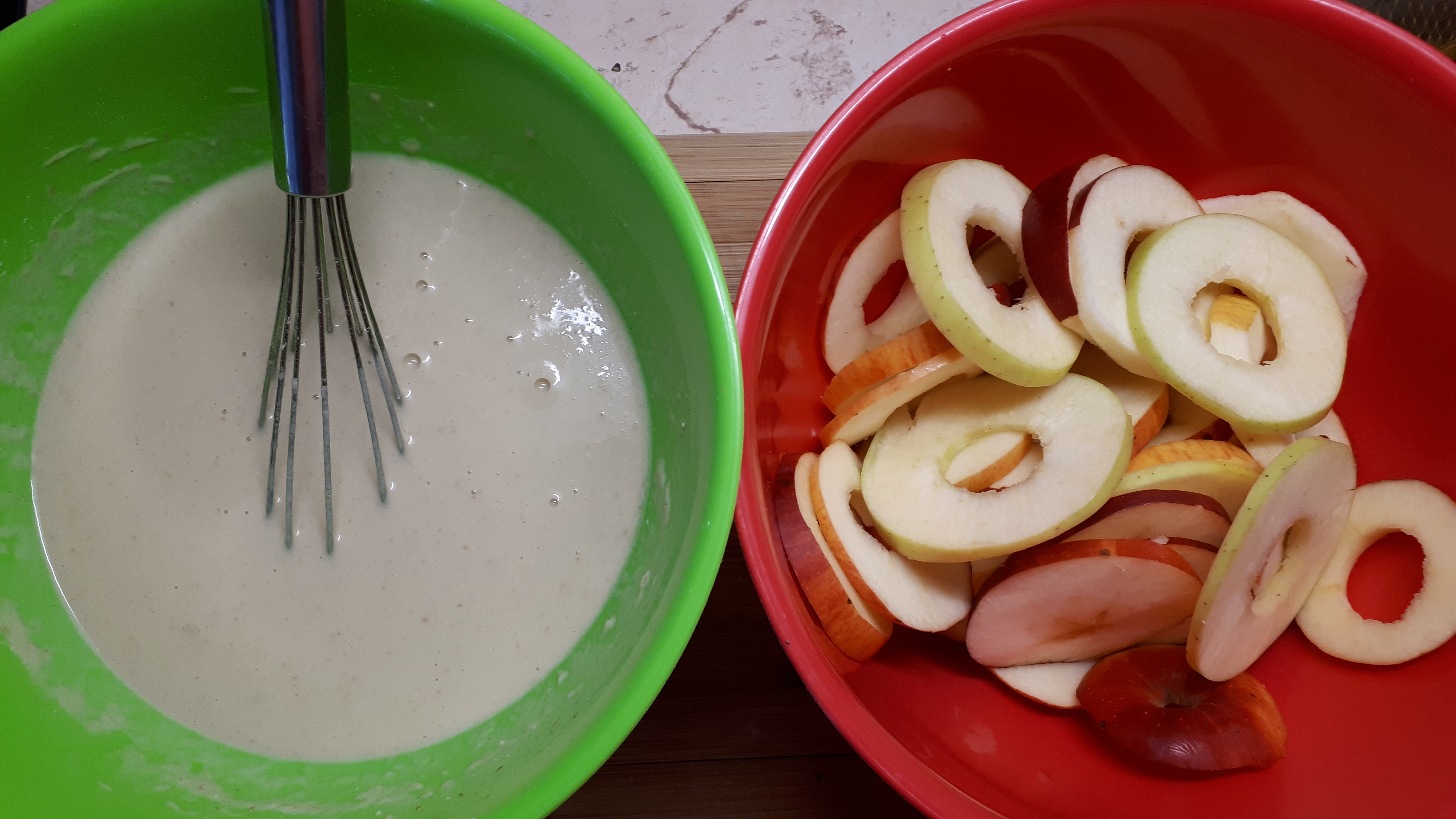 Bundás alma készítése diétásan, Dia Wellness szénhidrátcsökkentett lisztből, kókuszolajban sütve