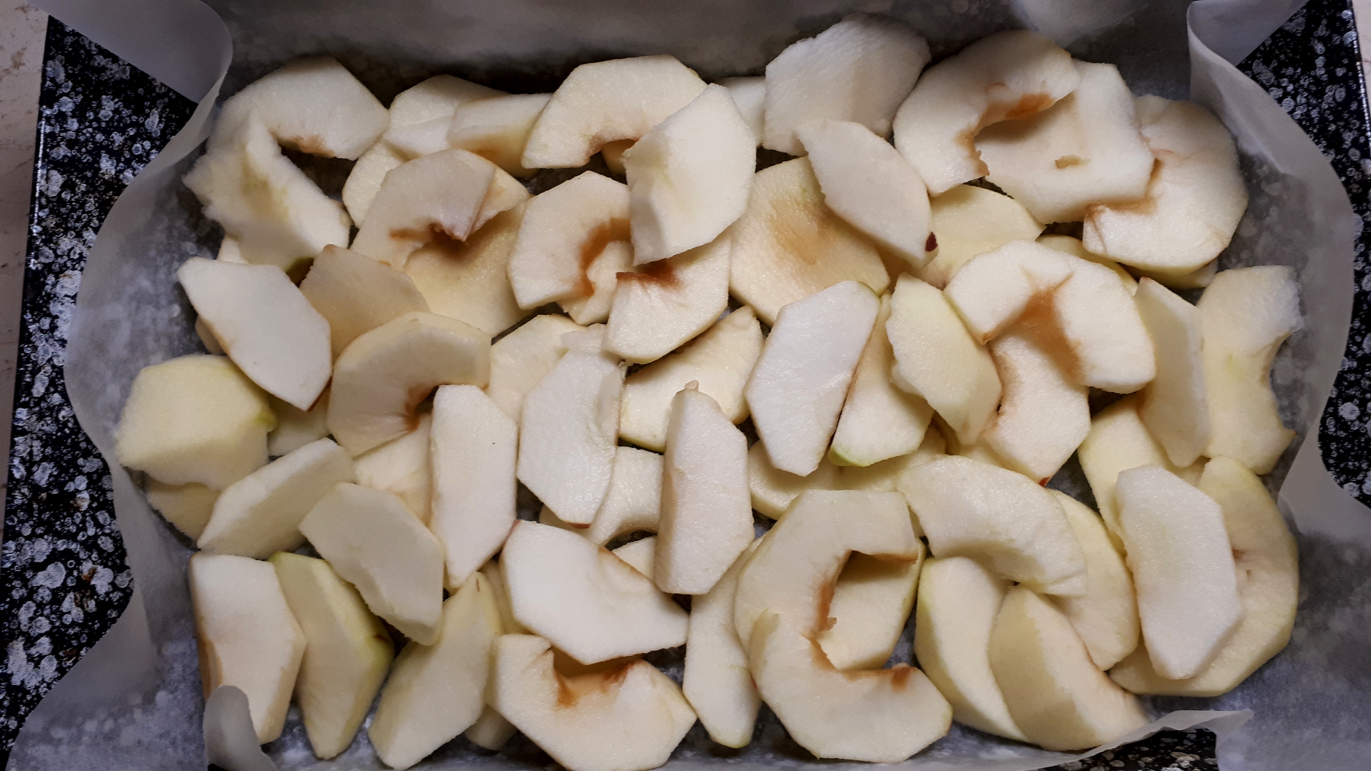 Szénhidrátcsökkentett, cukormentes fordított almás krémes sütemény készítése Dia Wellness 50 % lisztkeverékből