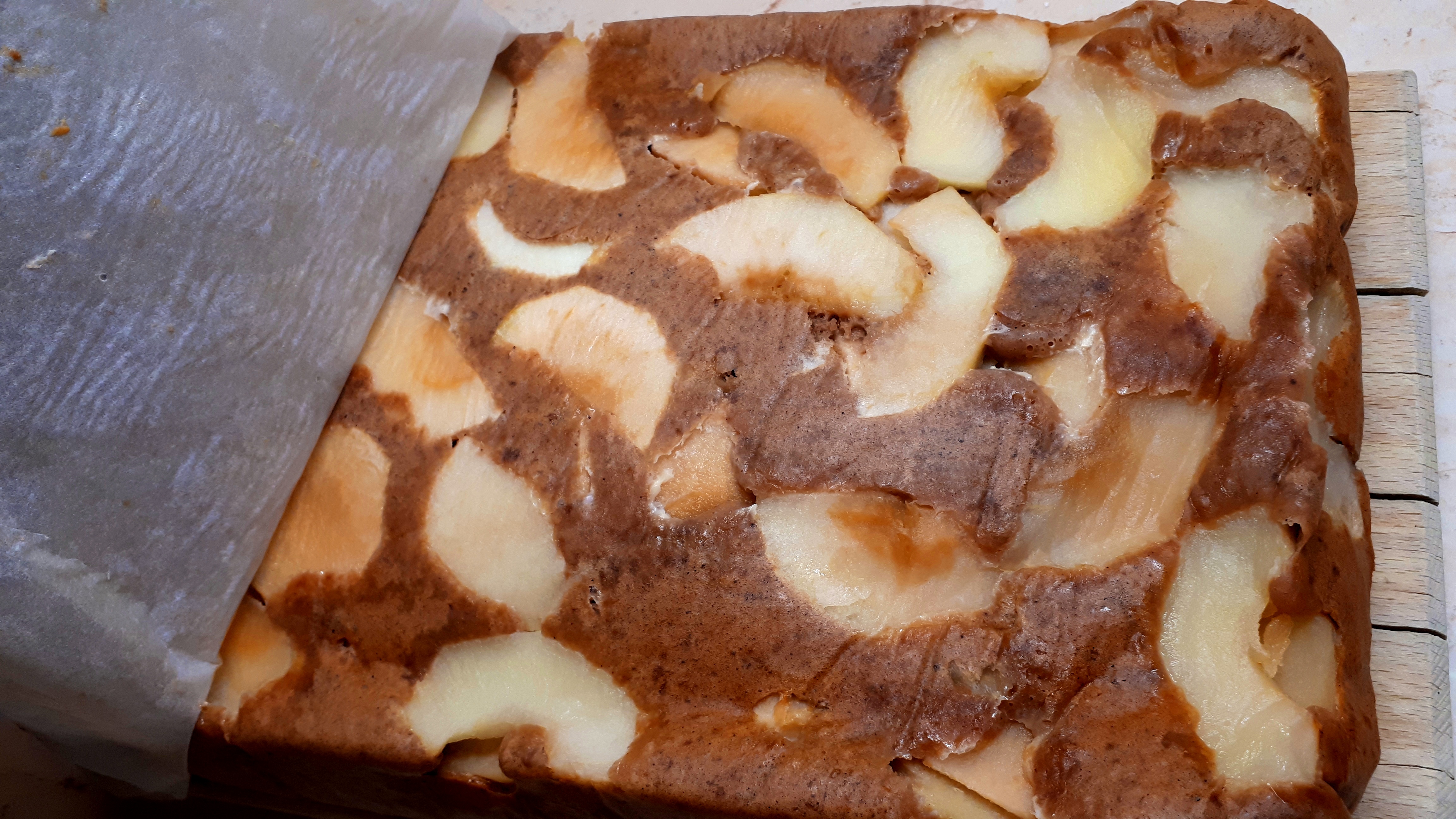 Szénhidrátcsökkentett, cukormentes fordított almás krémes sütemény készítése Dia Wellness 50 % lisztkeverékből