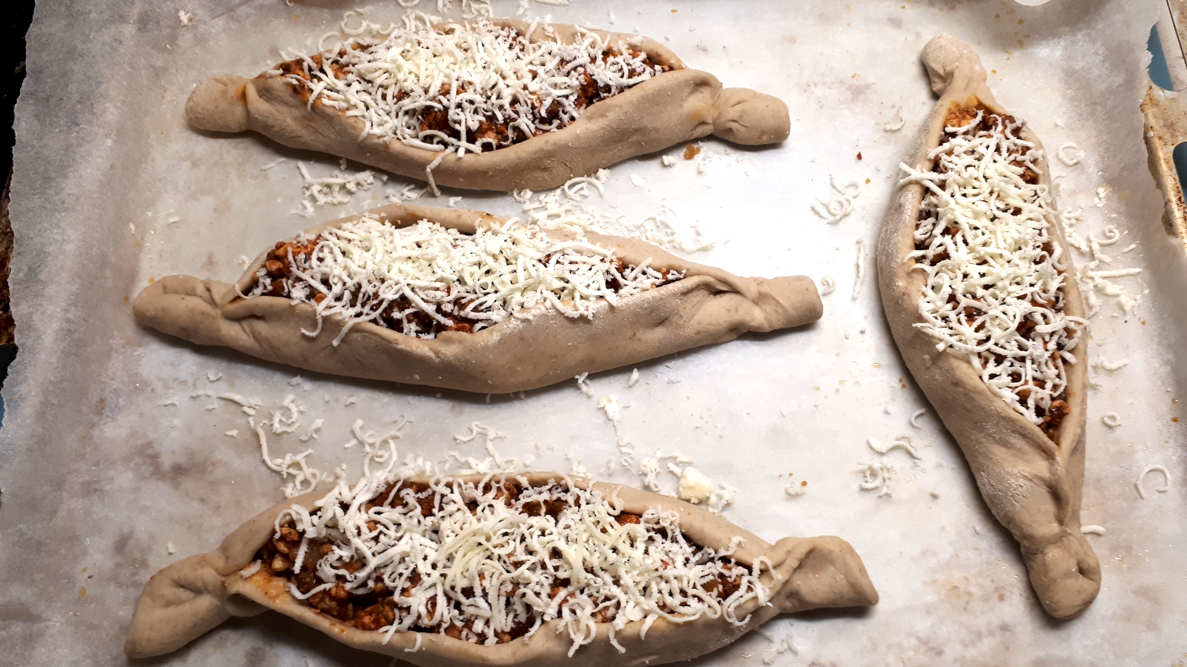 Szénhidrátcsökkentett török pizza készítése Dia Wellness lisztből