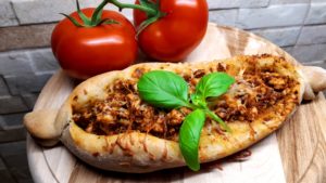 Szénhidrátcsökkentett török pizza készítése