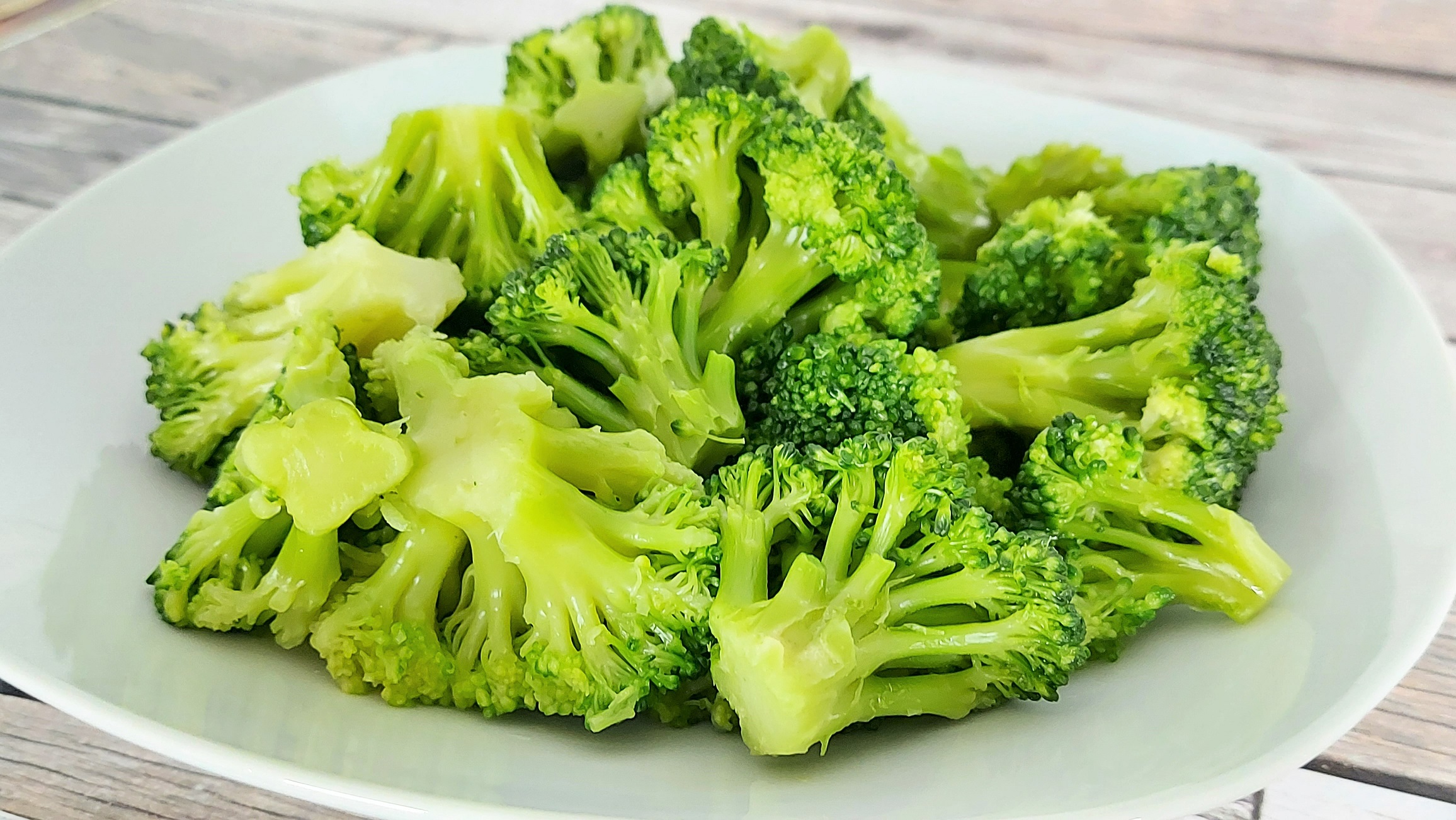 Diétás rántott brokkoli sütőben sütve olaj nélkül