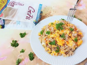 Hamis tojásos rizs szeletelt zabbal diétás ebédre
