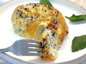 Spenótos túrós burek recept alacsony kalóriatartalmú rizslapból leveles tészta helyett diétás reggelire